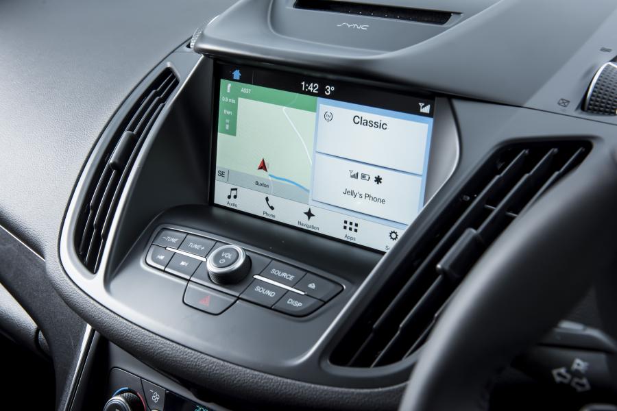 Детали интерьера Ford Kuga ST-Line 2017 года  (UK) (фото 60 из 63)